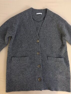 GU Soft Ribbed V-Neck Button Cardigan - Gray